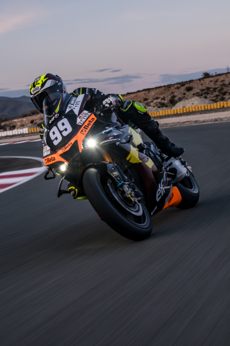 Yamaha R1 of KM99 made by Mario Kupper