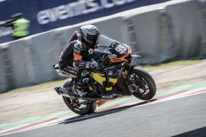 Japan smiles once again on the Elf Marc VDS / KM99 Team, finishing P9 at the 8 Hours of Suzuka, third round of the FIM EWC