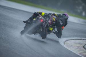 Elf Marc VDS / KM99 démontre tout son potentiel malgré une fin de course cruelle lors de la deuxième manche du FIM EWC