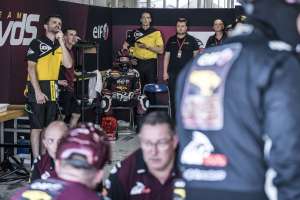 Japan smiles once again on the Elf Marc VDS / KM99 Team, finishing P9 at the 8 Hours of Suzuka, third round of the FIM EWC