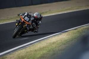 Japan smiles once again on the Elf Marc VDS / KM99 Team, finishing P9 at the 8 Hours of Suzuka, third round of the FIM EWC